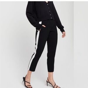 Aritzia Babaton Conan Terado Pull On Crop Pant
Sz 00 Black And White Stripe